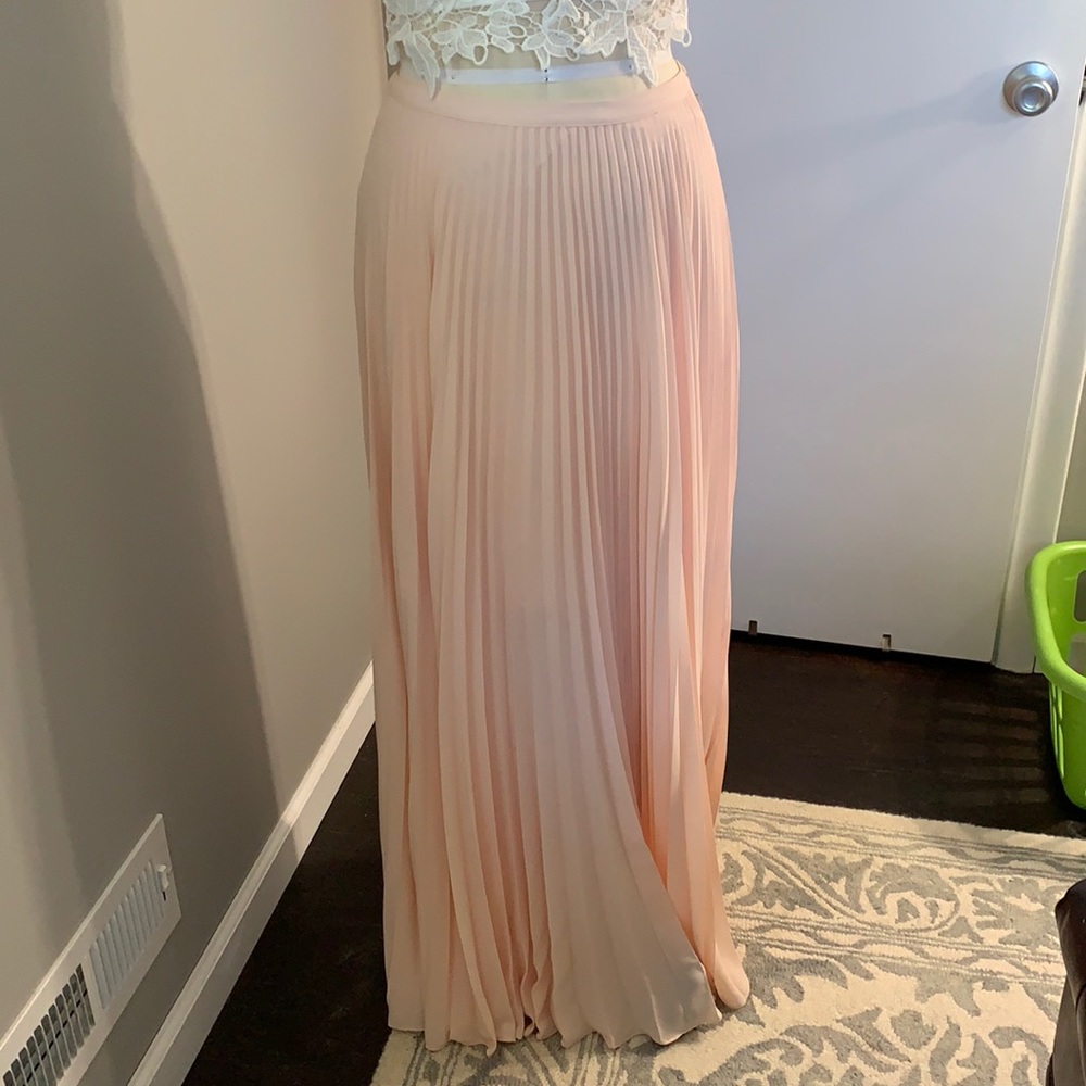 Size 4 White House black market maxi skirt